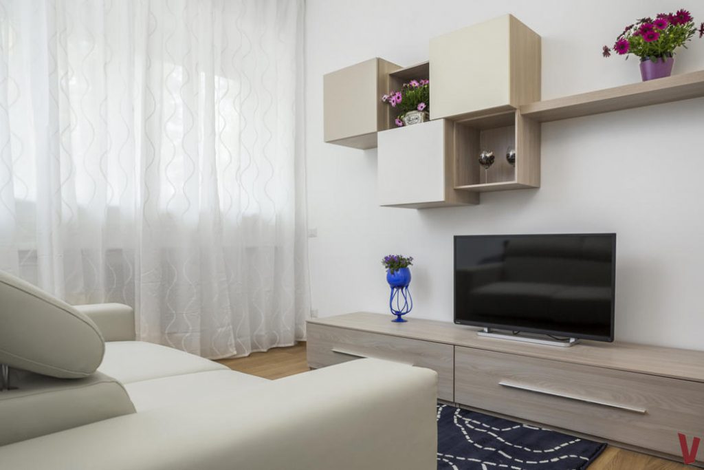 Soggiorno con televisore Milano Monochic