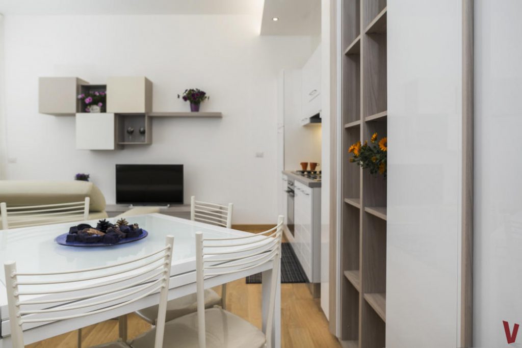 Soggiorno-cucina con tavolo Milano Monochic
